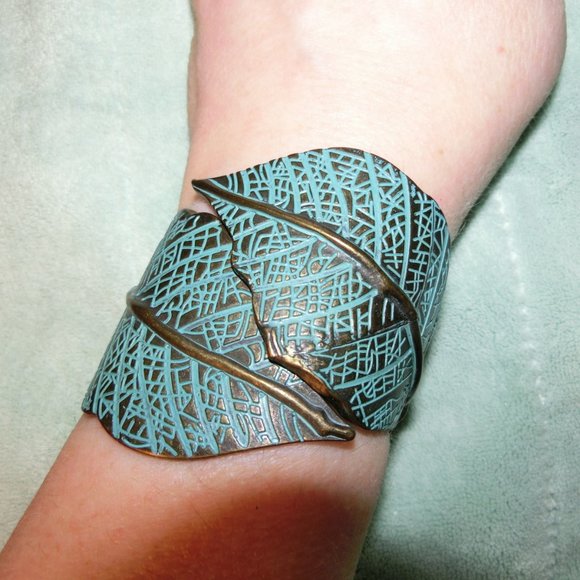 VINTAGE Jewelry - VTG Turquoise & Bronze Tone Reversible Cuff/Bracelet of Etching & Repousse!